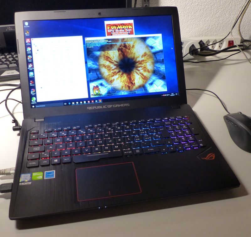 ASUS ROG Strix GL553VD Gaming Notebook - FurMark burn-in test