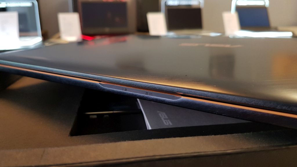 ASUS ZenBook Pro UX580G - Notebook with ScreenPad
