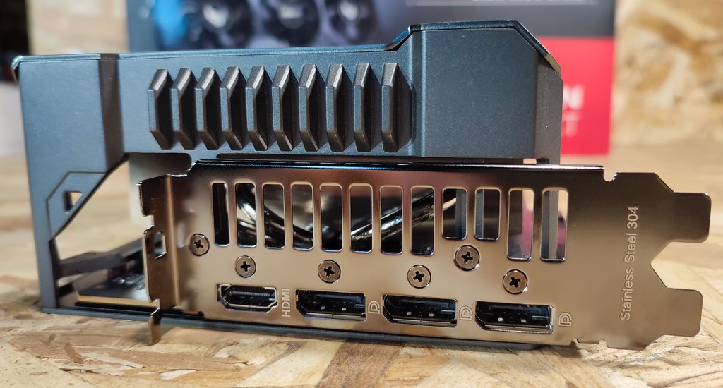 ASUS TUF Radeon RX 7900 XT OC 20GB Review - output connectors