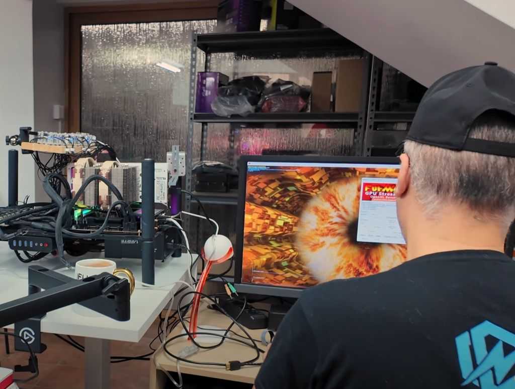 RTX 5090 + FurMark 1 at Hardware Busters